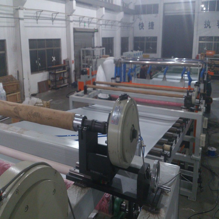 Son şirket blogları hakkında Ekstra Geniş ve Kalın PC/PMMA Levha Ekstrüzyon Hatları İçin Yüksek Kapasiteli Çözümler