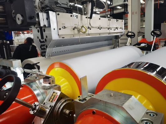 satın al TPU Döküm Film Ekstrüzyon Hattı, 1000-2000mm Genişlik ve Kumaş ile Lamine Edilmiş Su Yalıtım Filmi için Tek Vidalı Ekstrüder online manufacture