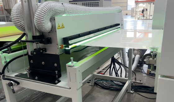 satın almak PETG Dekoratif Yaprak Ekstrüzyon hattı 850kg/H çıkış kapasitesi, 4*8feet*1mm kalınlık aralığı ve ABA yapısı online manufacture